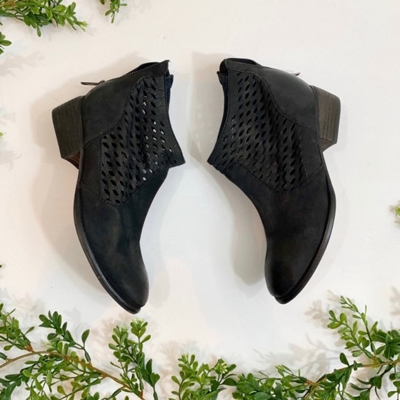 Seychelles Black Leather Laser Cut Ankle Boots - Picture 2 of 8